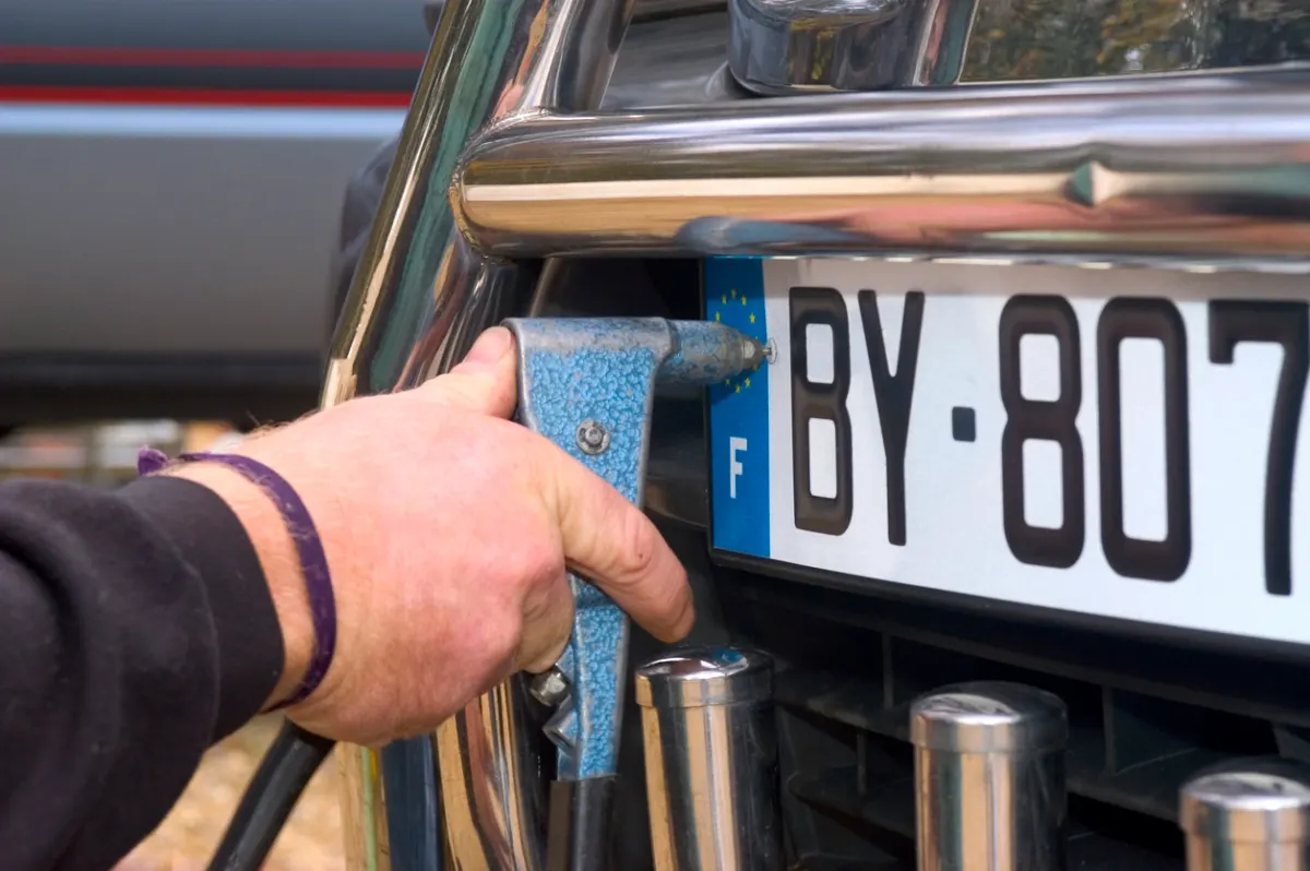 Plaques d'immatriculation homologuées en ligne